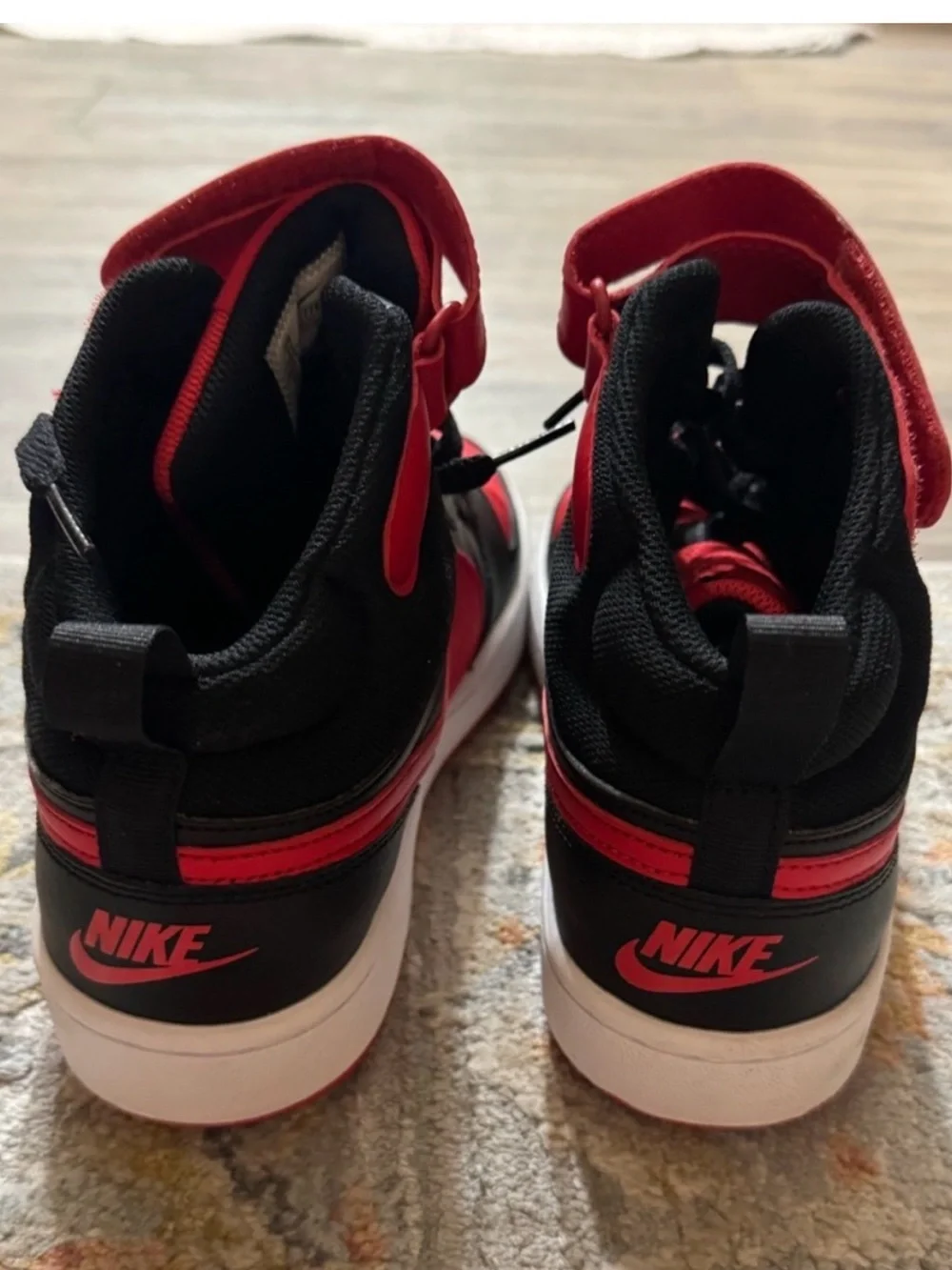 Nike Kids Court Borough in Black and Red